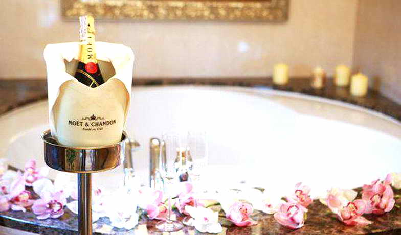 Отель Ривьера Шампанское в ванной